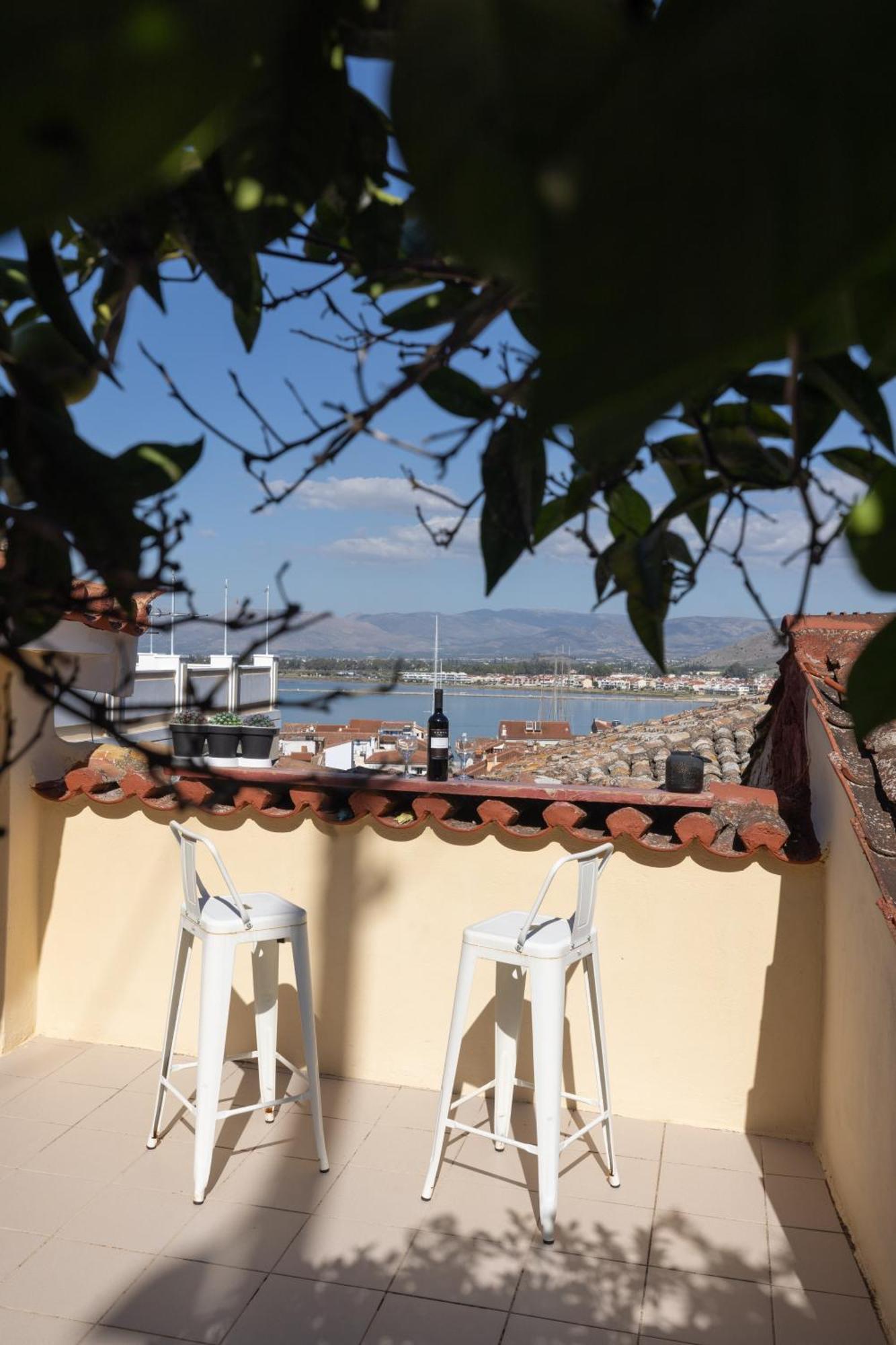 Theros Cottage نافبليو المظهر الخارجي الصورة
